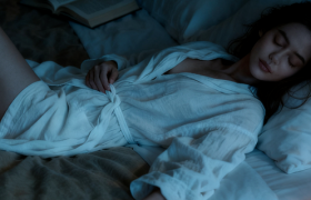 偷偷开房的中年女人，挤爆亚朵酒店