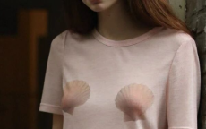 “露乳”女装惹争议，巴黎世家躺枪了！