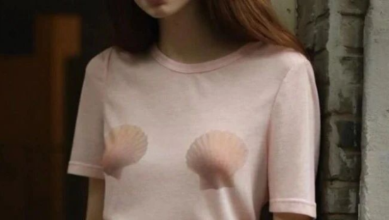 “露乳”女装吓傻全网！巴黎世家天塌了