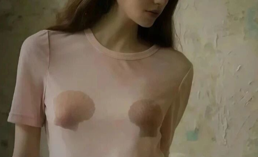 “漏奶风”女装火了，比巴黎世家还炸裂！