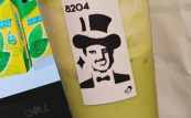 喜茶的“杯贴大战”，被“灵魂画手”玩坏了！