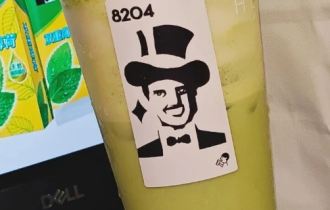 喜茶的“杯贴大战”，被“灵魂画手”玩坏了！