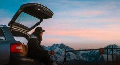 汽车品牌，开始在小红书“攒局”