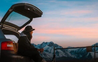 汽车品牌，开始在小红书“攒局”