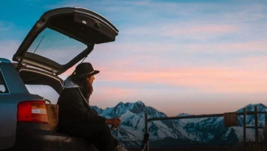 汽车品牌，开始在小红书“攒局”