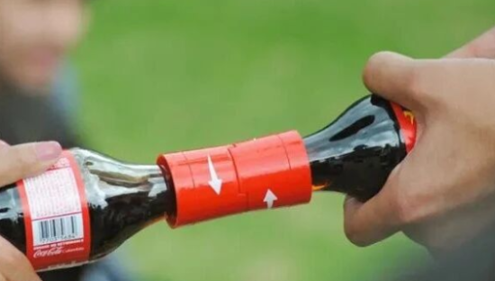 可口可乐“双人瓶”被吐槽，网友：那喝百事吧！