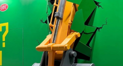 在地铁里装挖掘机，999皮炎平广告太超前了！