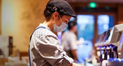 瑞幸门店“上烤箱”惹争议，员工：连夜辞职跑路！