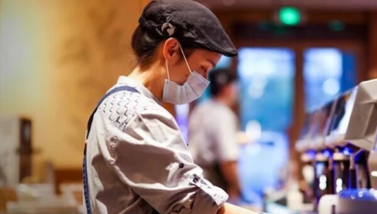 瑞幸门店“上烤箱”惹争议，员工：连夜辞职跑路！