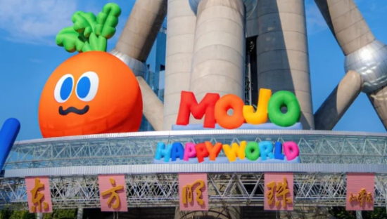 顶流IP卜卜，登上了东方明珠塔