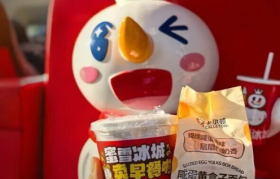 蜜雪冰城开卖“穷鬼套餐”，全网破防了！