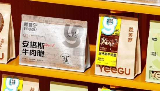 这些零食包装，凭什么让年轻人 “会心一笑”？