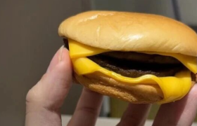 一边涨价一边缩水，麦当劳暴击全网打工人！