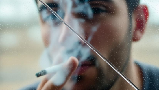 大尺度“社死”禁烟广告！深圳还是太超前了