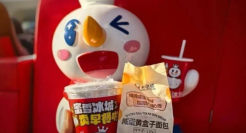 蜜雪冰城卖“穷鬼早餐”，被骂到热搜第一！