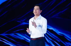 当老罗数字人能灵活辩论：百度的“大早”终被时代兑现