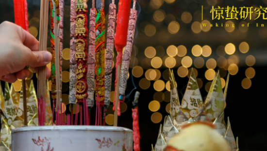 春节祈福的年轻人，把AI财神送上热搜