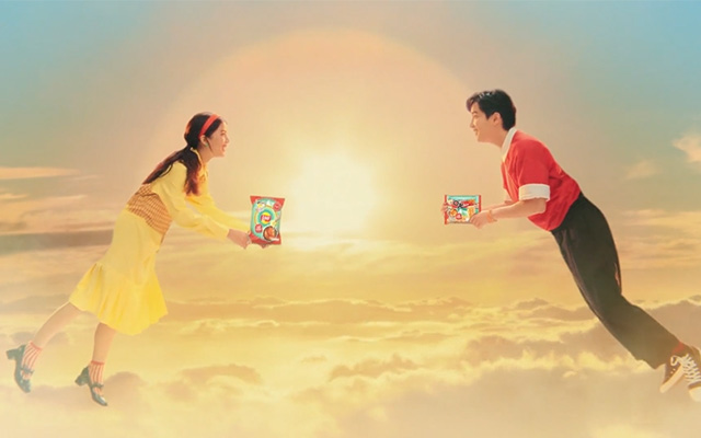 乐事薯片跨界MAMA OK方便面，没想到这也能吃着狗粮