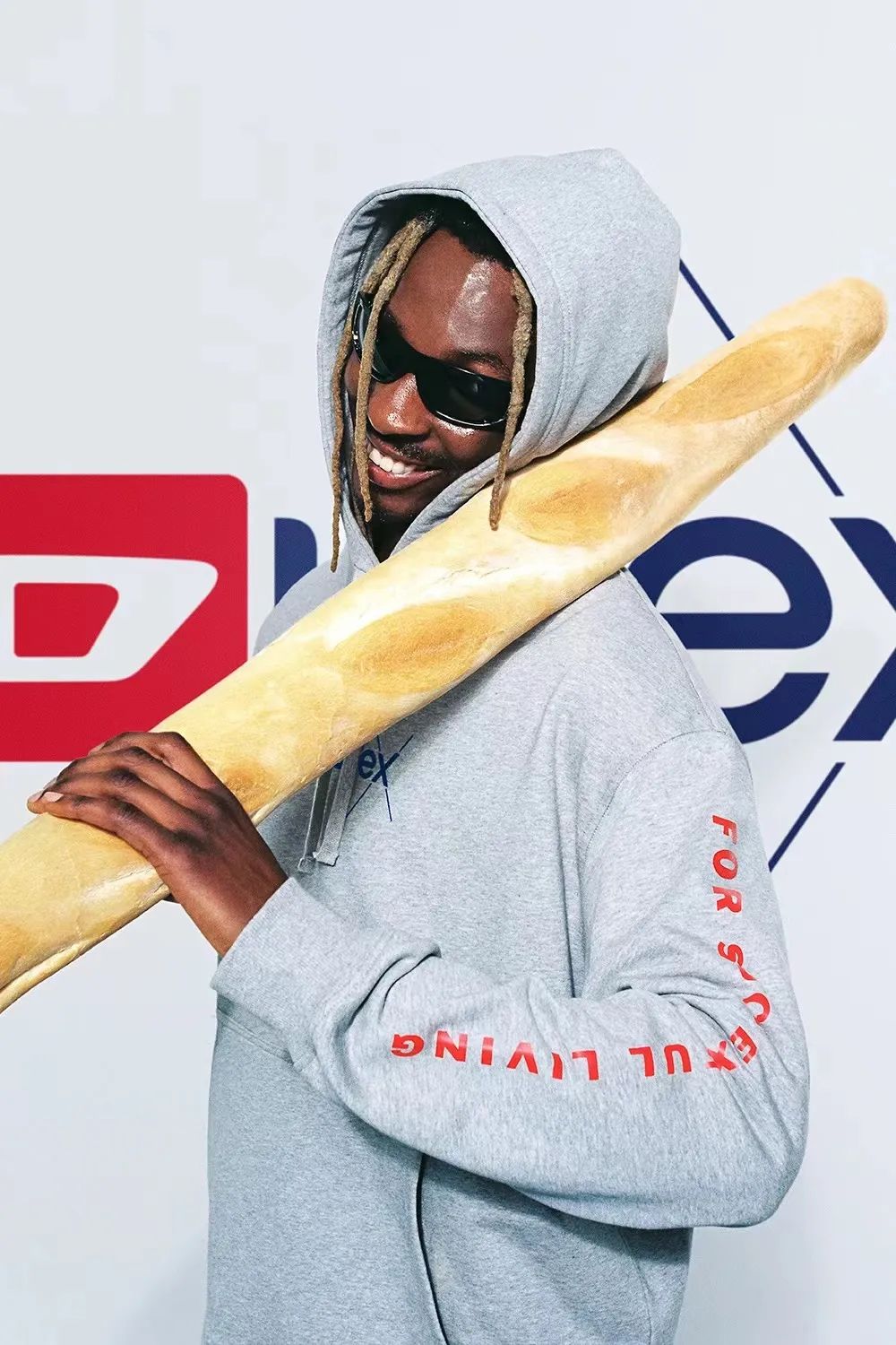 杜蕾斯联名海报，有种清新的污！