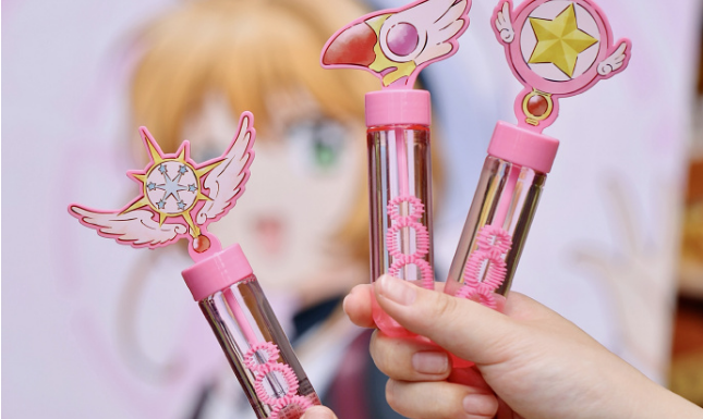 奈雪联名小樱，当代奶茶都是周边公司！