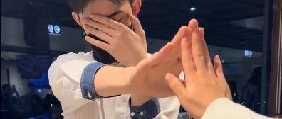 海底捞擦玻璃舞被指低俗，土味营销卷向卖男色？