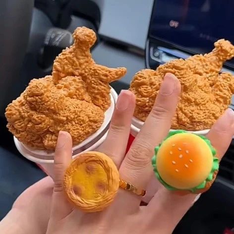 吊打董明珠的“玫瑰空调”，肯德基情侣周边好辣眼！