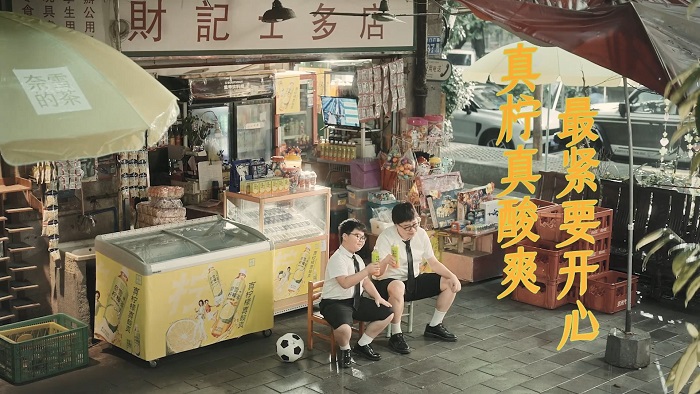 奈雪的茶出新品，上线精分无厘头短片《有事电视台》