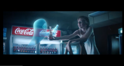 可口可乐拍了一支“鬼”广告，居然怪有爱的！