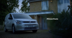 大众汽车公益广告，无厘头演绎沉浸式下班