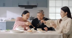 这支广告片，藏着思念的声音