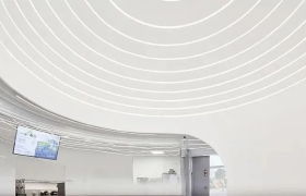 ​在迪士尼小镇造了个“平行宇宙”，喜茶激发新灵感