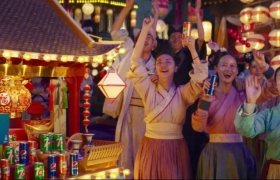 《把乐带回家》第11年，百事今年表达快乐的方式很直球