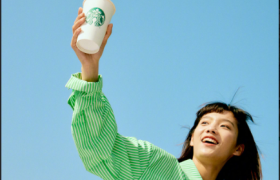 星巴克拍了一条片子，看完明天会更好