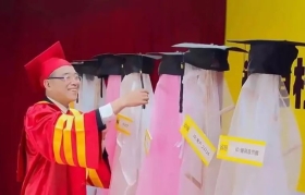 这波“00后”，把毕业典礼搬到了闲鱼上！