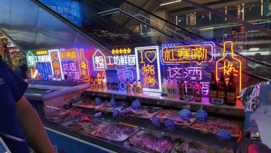 巨头下场“摆摊”，大排档陷入“苦战”