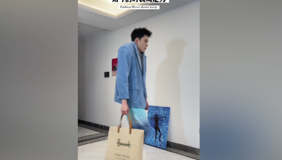 抖音“低配时装周”火了！还原大牌奇葩秀场，10万人笑出眼泪！网友：逐渐离谱，又太真实！