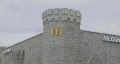 麦当“牢”门店火了！我看这设计“刑”！