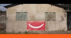 被贫民窟墙壁广告，打动了！