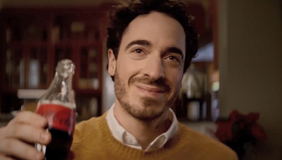 可口可乐2022圣诞：喝下一口，与她魔法般重逢