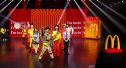 麦当劳搞时装秀？这设计土潮土潮的！