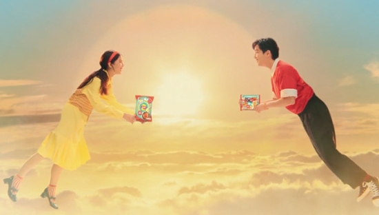 乐事薯片跨界MAMA OK方便面，没想到这也能吃着狗粮