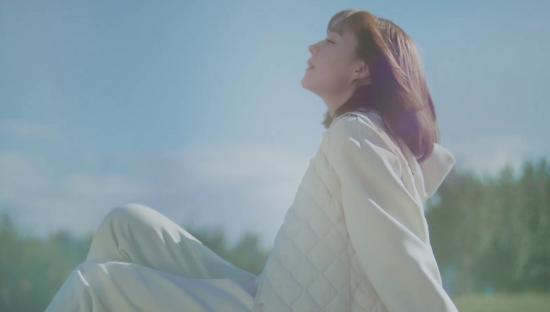 优衣库内衣广告，溢出屏幕的氧气感