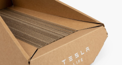 特斯拉出猫窝，网友：不就是纸板箱？