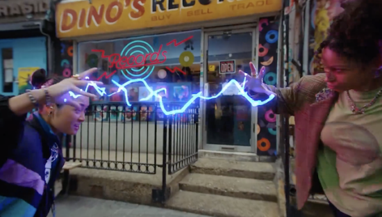 麦当劳麦辣鸡块40周年广告：闺蜜即兴battle，默契满分