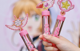 奈雪联名小樱，当代奶茶都是周边公司！