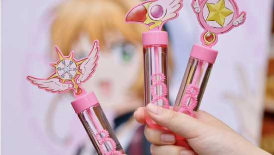 奈雪联名小樱，当代奶茶都是周边公司！