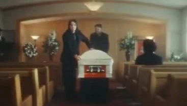 肯德基给薯条举办葬礼，脑洞好炸裂