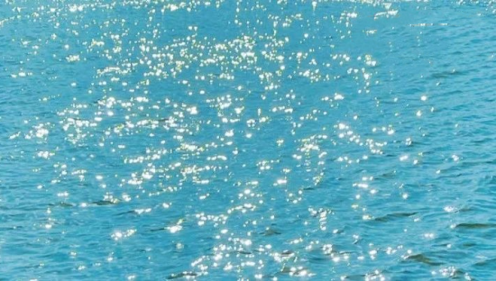 小红书为夏天，写了9句文案