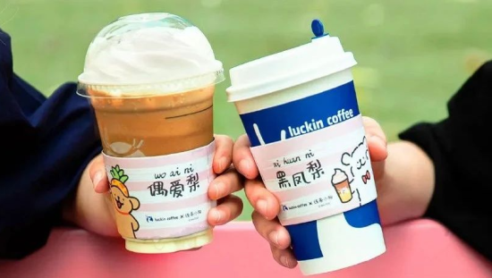 甜蜜再续！瑞幸x线条小狗七夕联名包装，刷屏了！