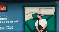 顾家家居在线下做了一组“软”广告，太暖了